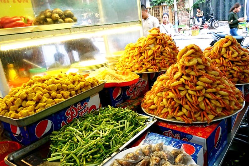 The Ultimate Guide to a Street Food Cycling Tour in Hanoi